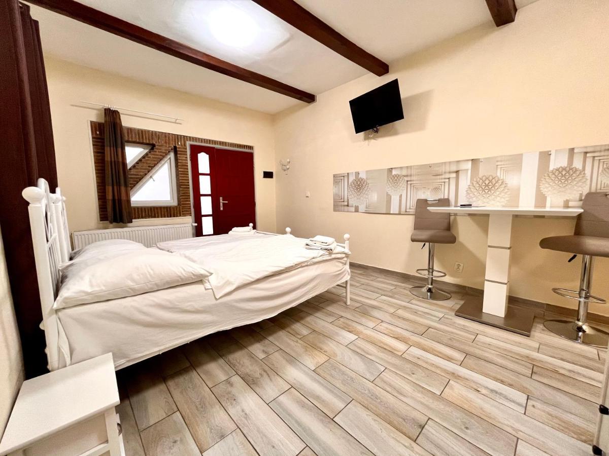 Casa Italia Prague Aparthotel Exterior photo