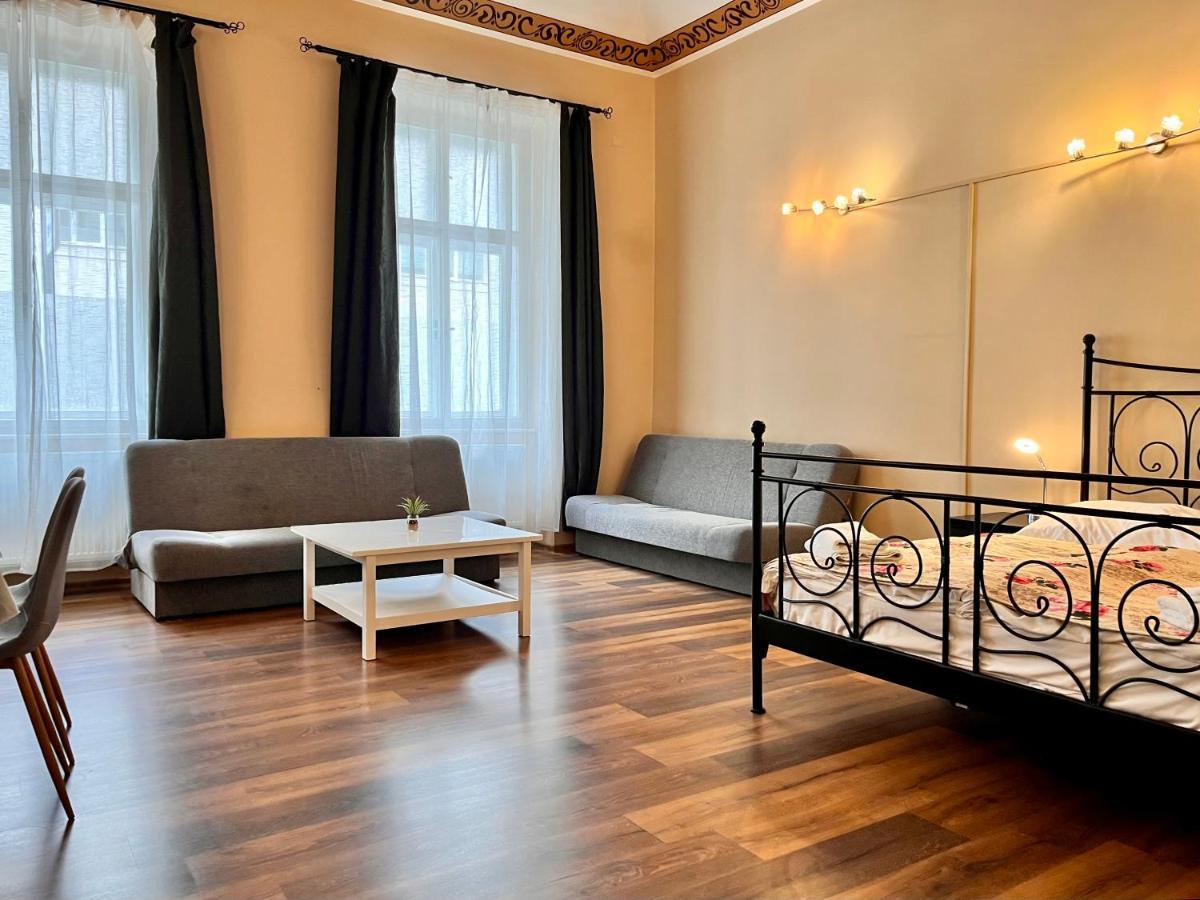 Casa Italia Prague Aparthotel Exterior photo